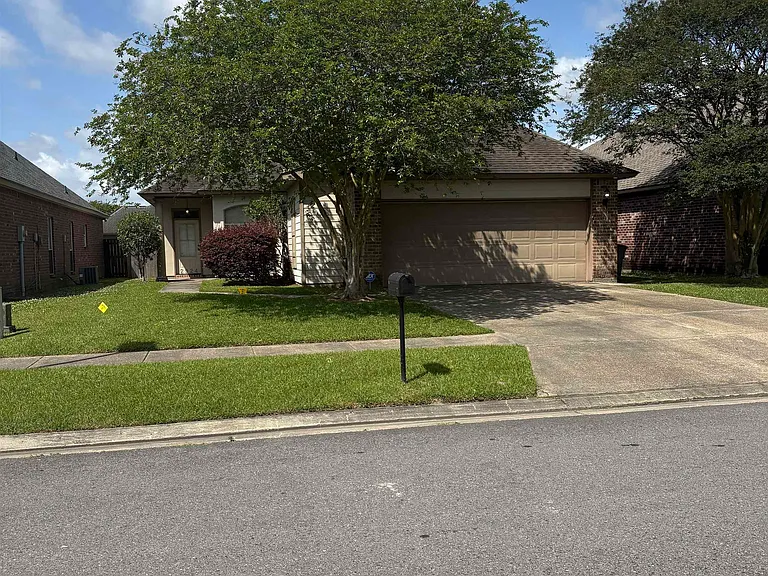 2924 Nicholson Lake Dr — Photo 1