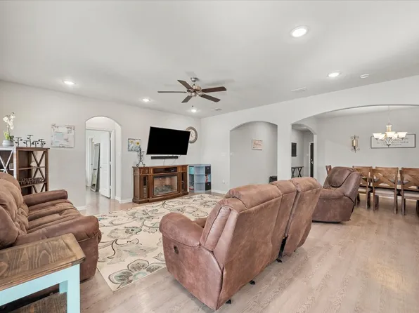 521 Cottage Row, Mabank, TX 75147