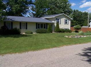 605 Connemara Rd, Eaton Rapids, MI 48827