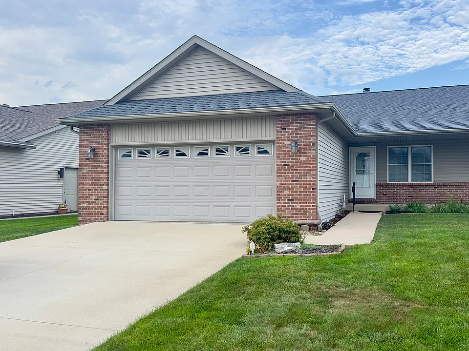 3328 Red Bud Ln
