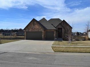 4417 SW Stonybrook Dr, Topeka, KS 66610