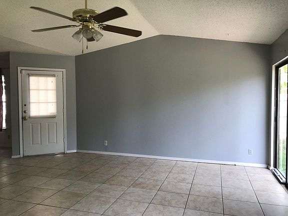 4th image of 9442 Valley Way Dr