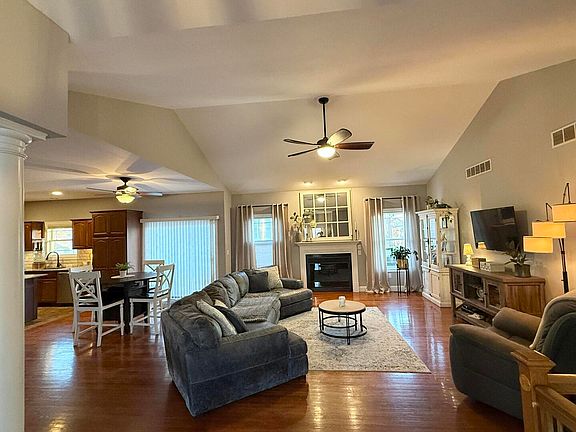 2nd image of 4800 Longfellow Dr