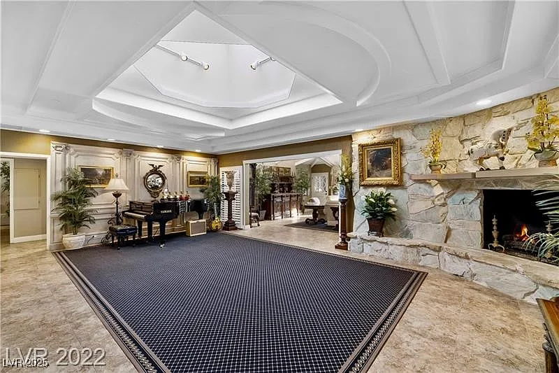 14 bed, 15.0 bath, 26739 sqft, $100,000 — Photo 3