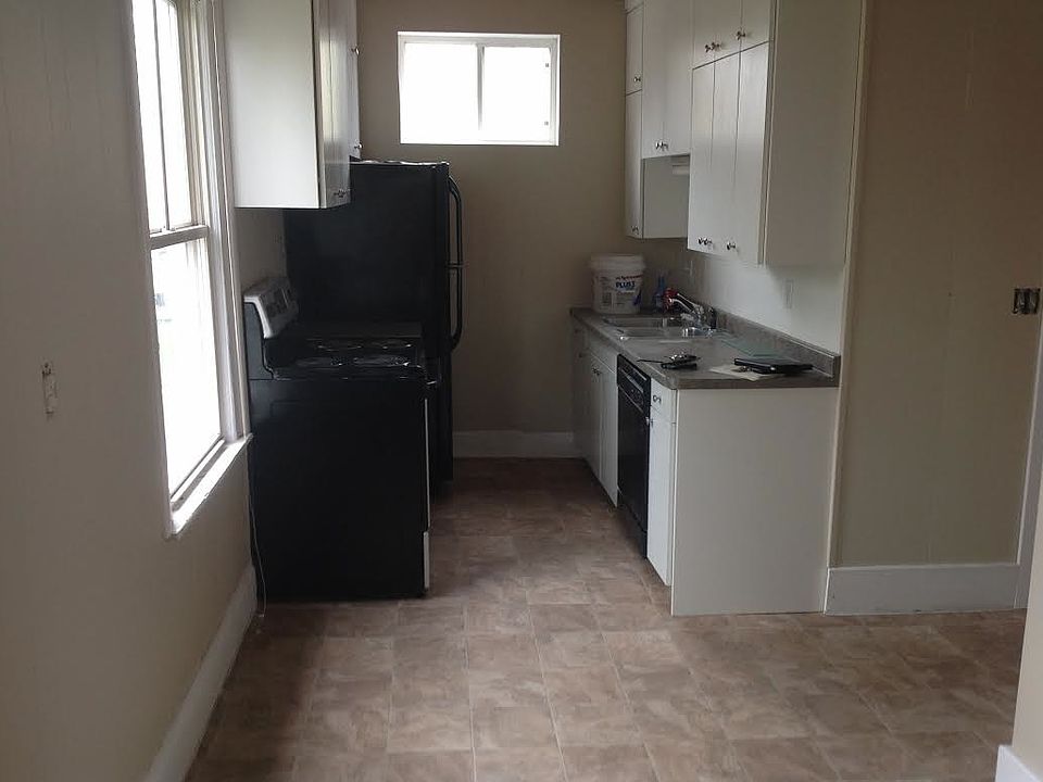 2nd image of 110 32nd Ave N