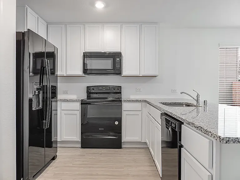 1424 Teak Ln — Photo 4