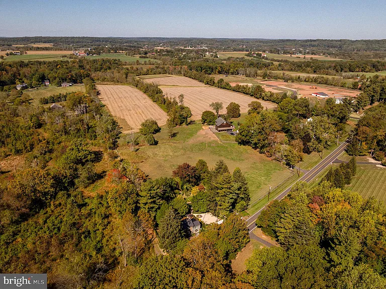 2943 Windy Bush Rd — Photo 48