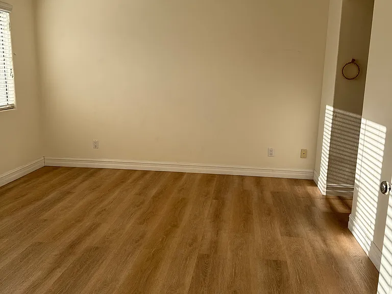 W Summerfield Cir — Photo 2