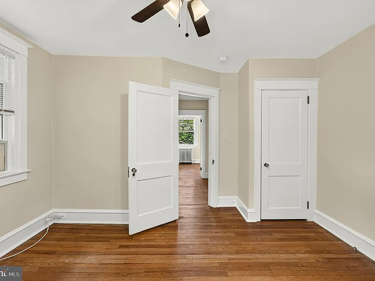 113 S Valley Rd — Photo 30