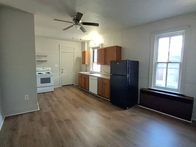 225-227 W Areba Ave — Photo 33