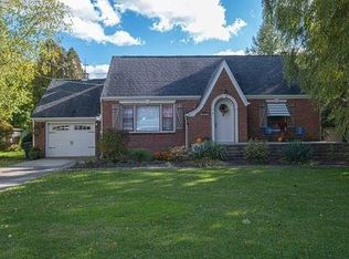 17 W Oakwood Way, New Castle, PA 16105