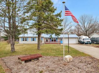 910 S Spring Lake Rd, Mahomet, IL 61853