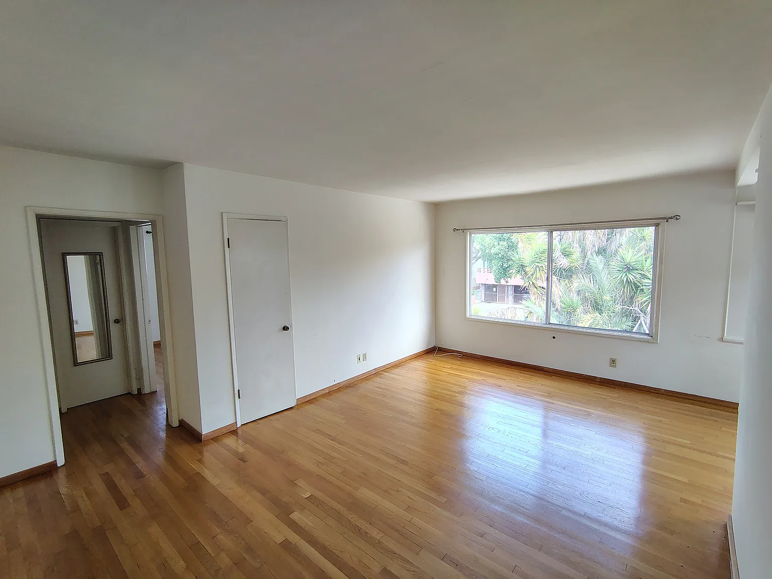 1 bed, 600 sqft, $2,100 — Photo 2