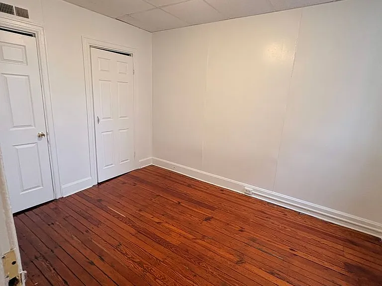 640 W Princess St #2 — Photo 4