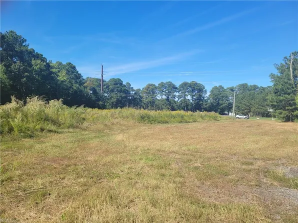 32 Masons Cove Ln, Topping, VA 23169