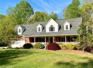 1372 Ridgewood Cir, Asheboro, NC 27203