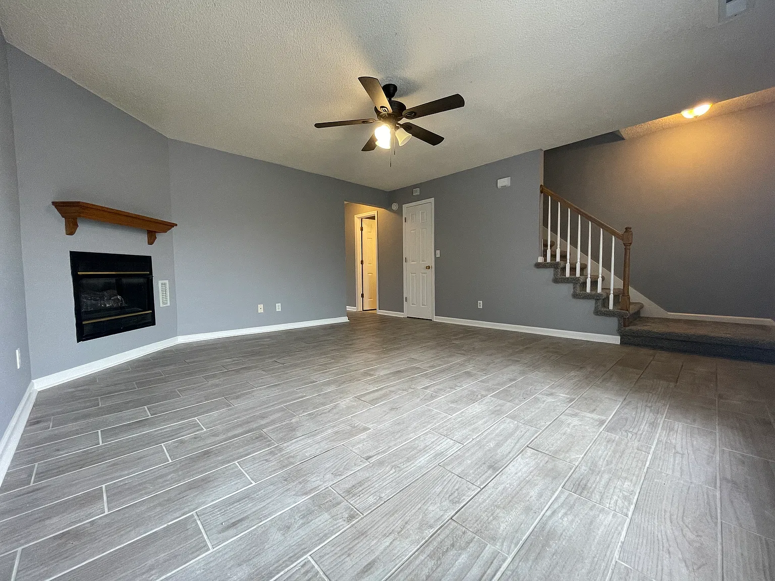 2 bed, 1.5 bath, 1264 sqft, $1,300 — Photo 2