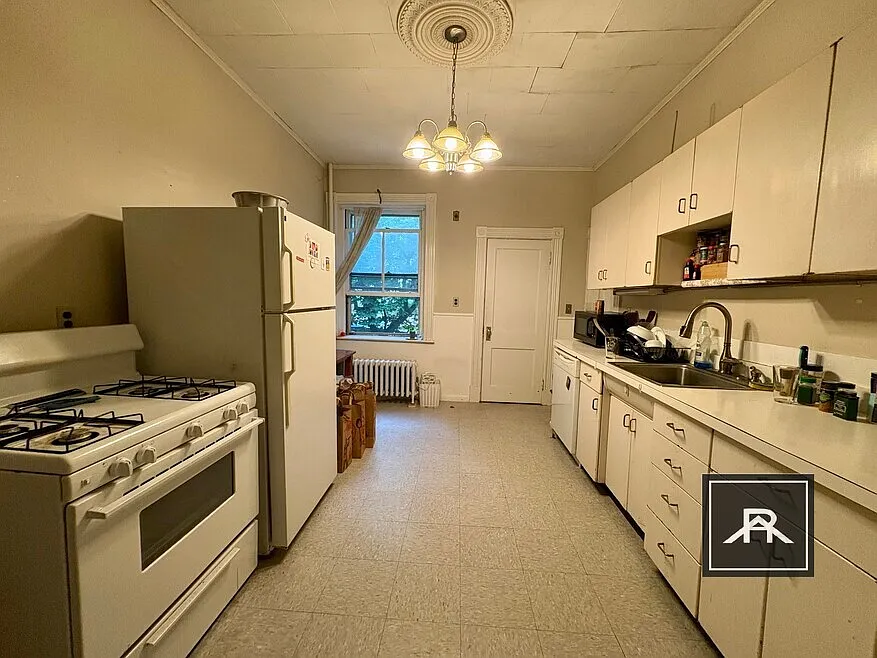14 Euston St #1