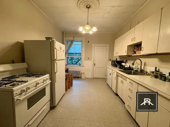 14 Euston St #1, Brookline, MA 02446