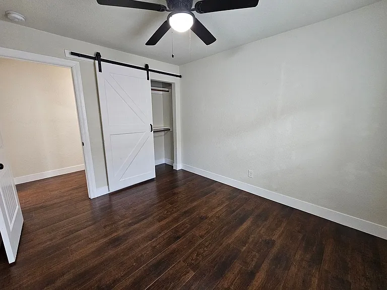 213 N Hampton Rd — Photo 16