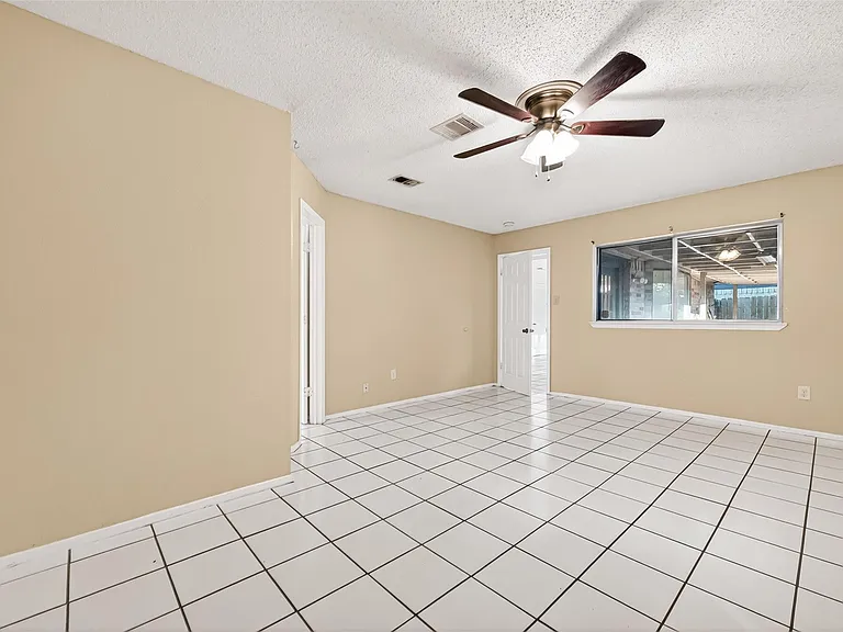 7422 Cortes Dr — Photo 29