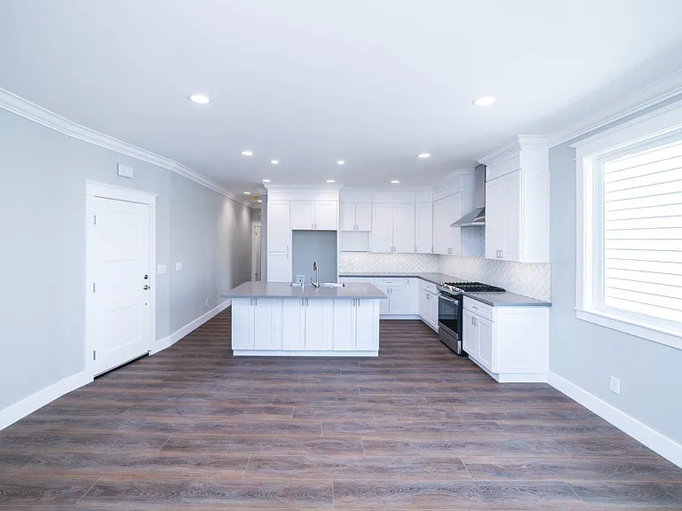 1610 E Ocean Blvd — Photo 1