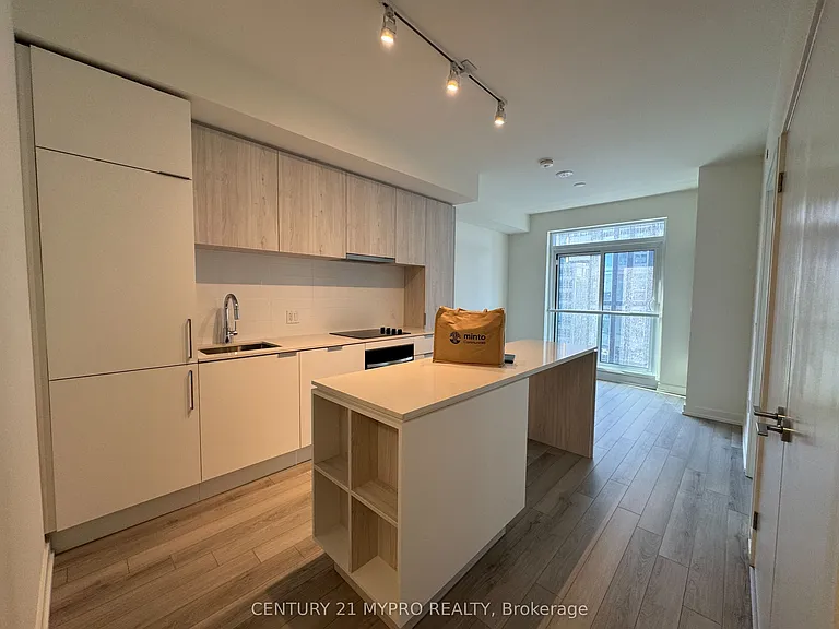 89 Church St #1010 — Photo 1