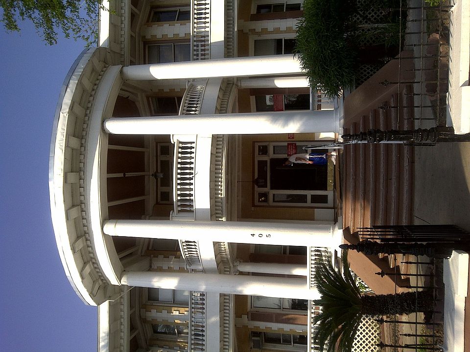 1st image of 405 E Washington St
