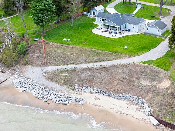 4th image of 6655 Lakeshore Rd