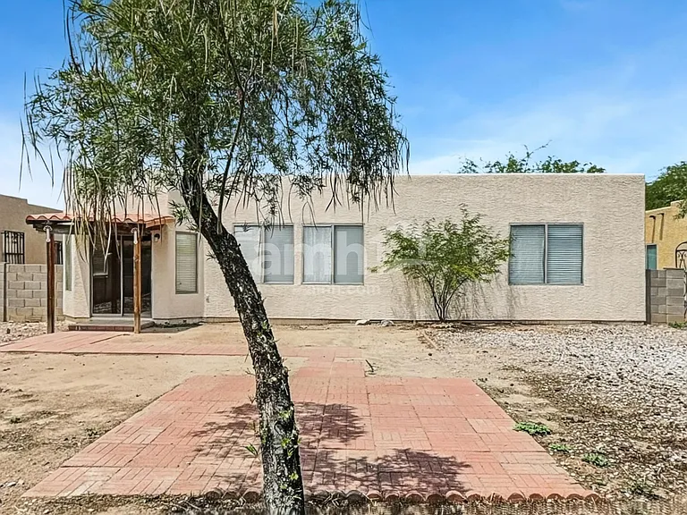 1513 W Islington Ave — Photo 16