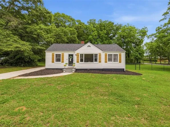 186 S Forest Ave, Social Circle, GA 30025