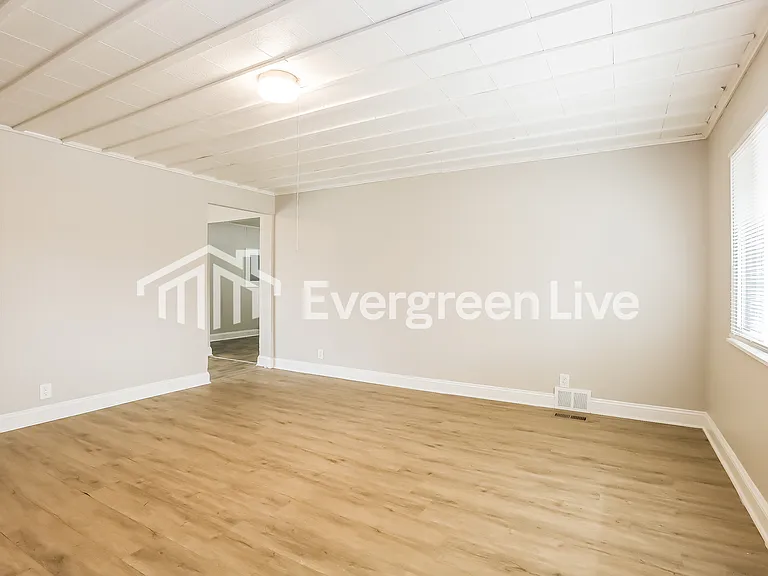 8816 Montery Ct — Photo 3