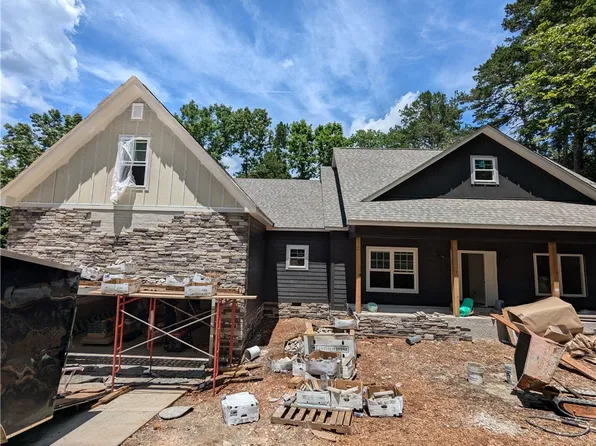 8 Captain Ln, Salem, SC 29676