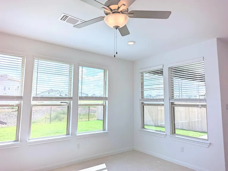 221 Sand Lily Ln — Photo 5