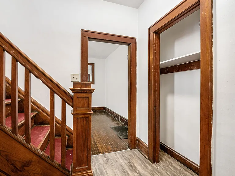 1466 Summit St #MAIN — Photo 12