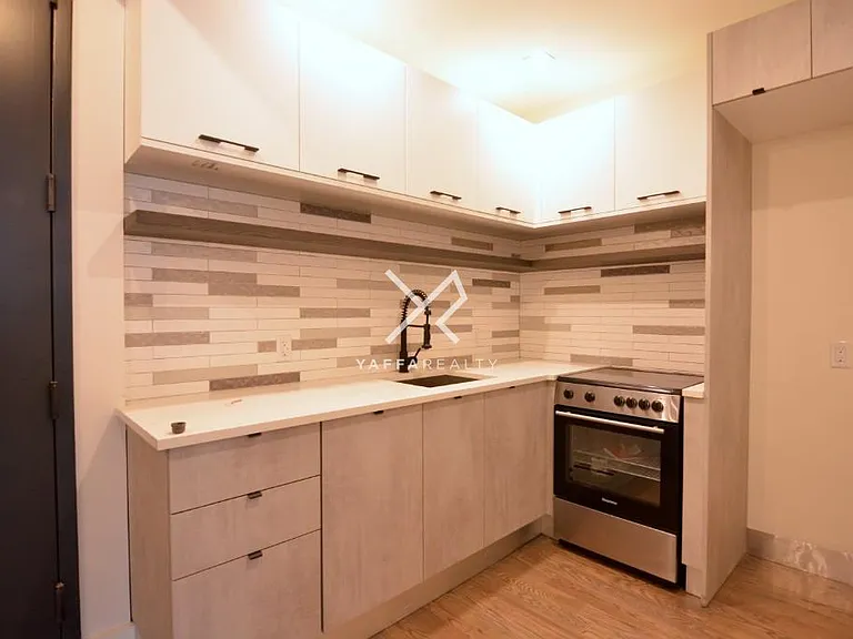 806 Saint Johns Pl #4F — Photo 3