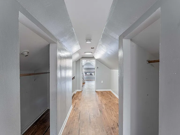 7008 S Oakley Ave — Photo 19