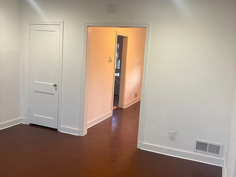 5030 S Dakota Ave NE — Photo 3