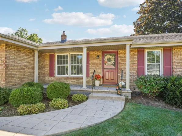15025 West Mark DRIVE, New Berlin, WI 53151