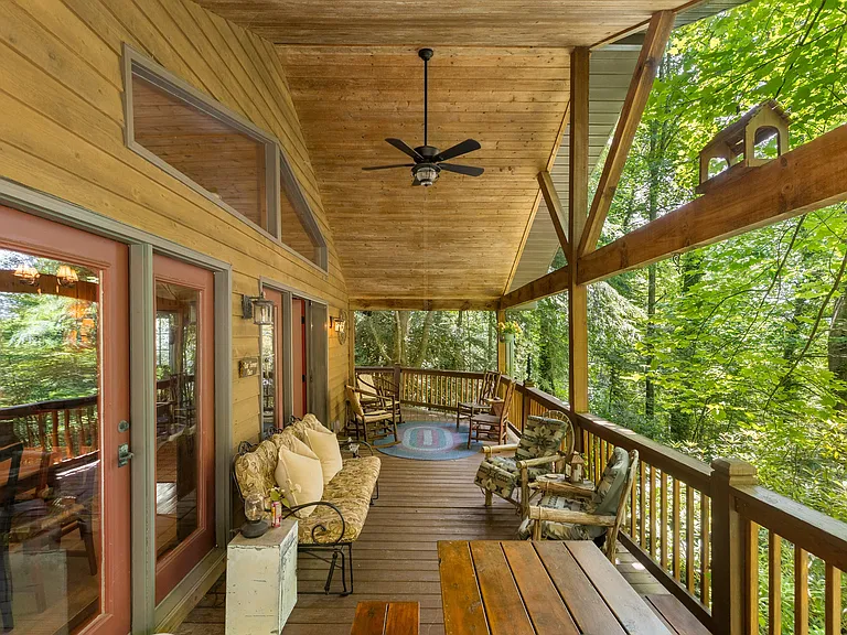 361 Wyanoak Rd — Photo 33