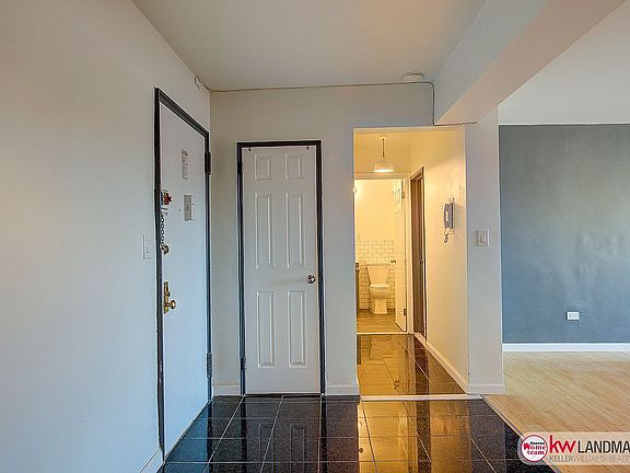 4th image of 4131 51st St APT 6J