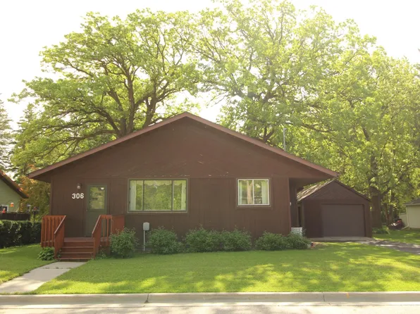 306 7th Ave SE, Roseau, MN 56751