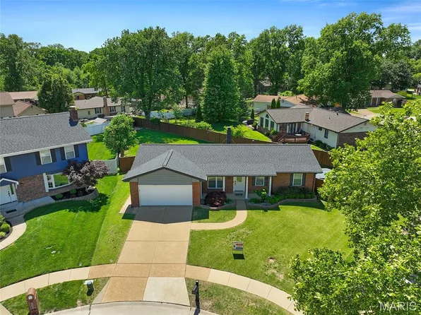5859 Hunterbrook Ct, Saint Louis, MO 63129