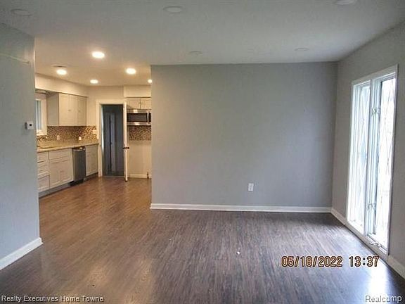 3rd image of 48008 Forbes Dr
