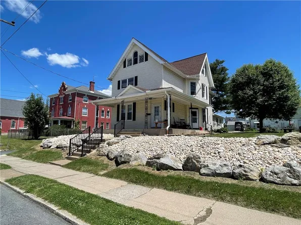 1219-1221 3rd St #1, Catasauqua, PA 18032