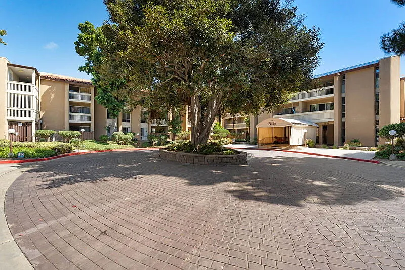 1 bed, 1.0 bath, 653 sqft, $2,600 — Photo 2