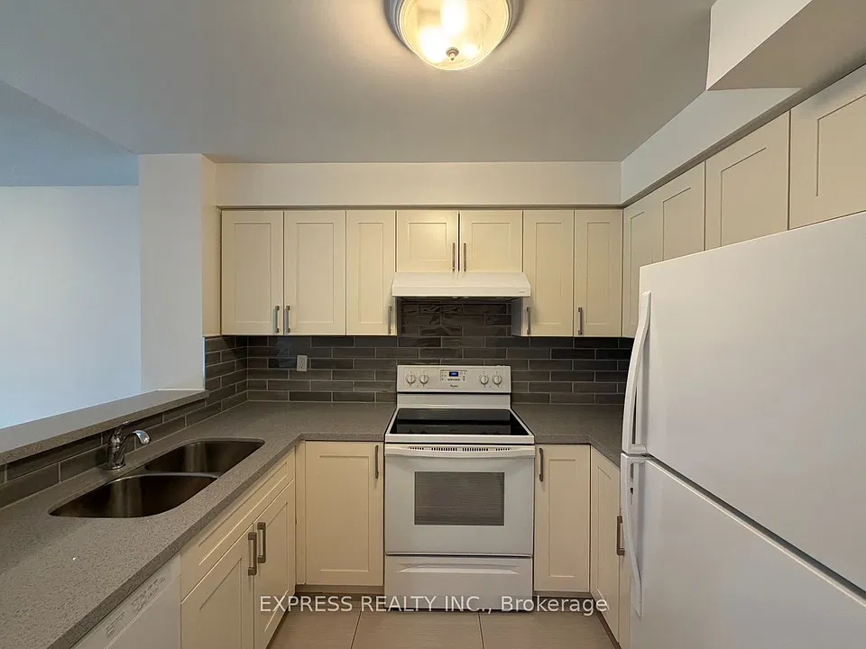 942 Yonge St #219