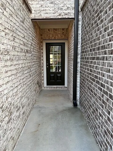 3 bed, 2.5 bath, 2042 sqft, $2,650 — Photo 4