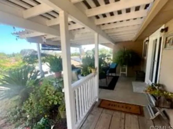 555 Mar Vista Dr, Vista, CA 92081