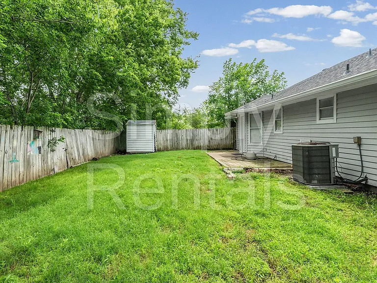 2504 Paul St — Photo 35